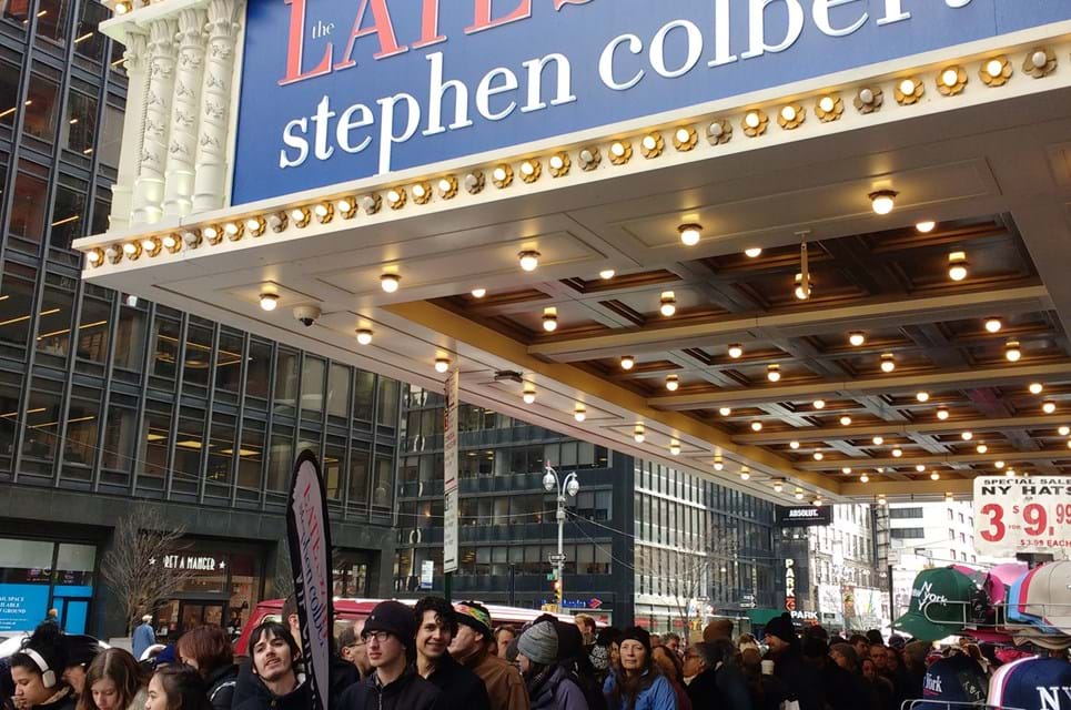 Det Er Gratis At Overvære Stephen Colberts Show Arvtageren Fra David Letterman Men Kom I God Tid Og Husk Tilmelding. Foto. Erin Alexis Randolph Dreamstime.Com