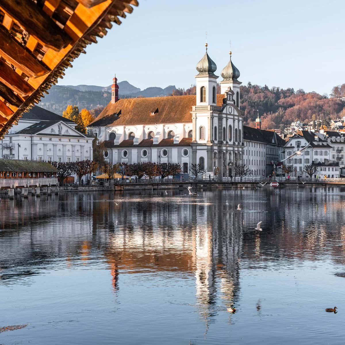 Luzern Er Blot En Kort Togrejse Fra Zürich. Foto. Victor Malyushev