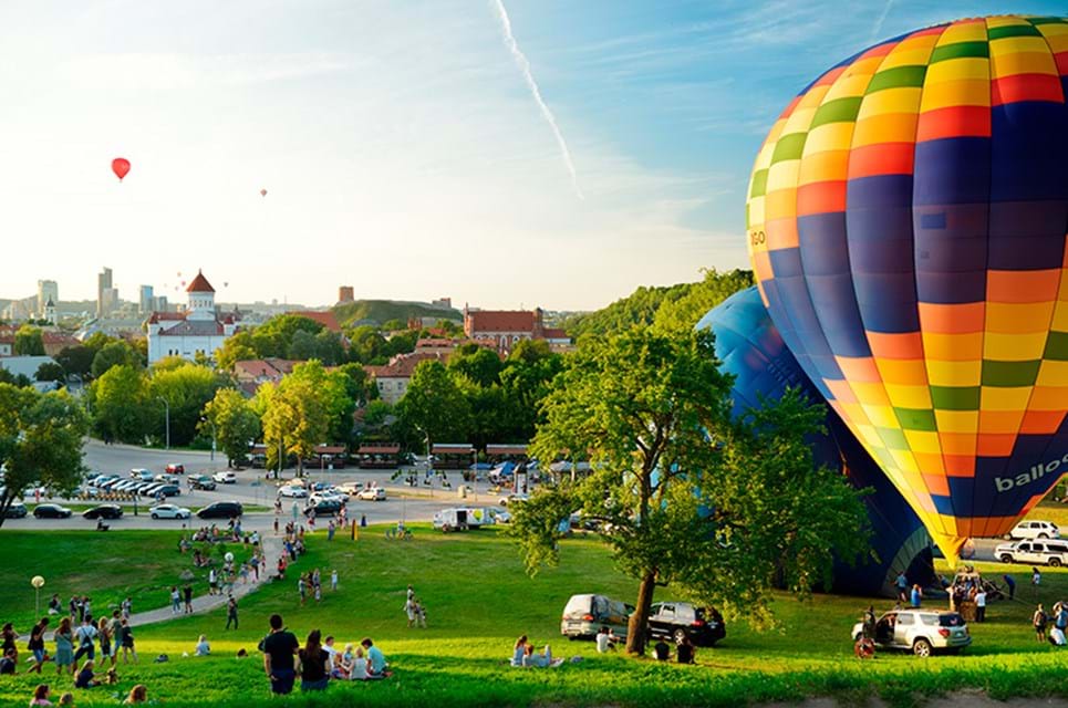 Selv På En Varm Doven Sommerdag Sker Der Noget I Vilnius