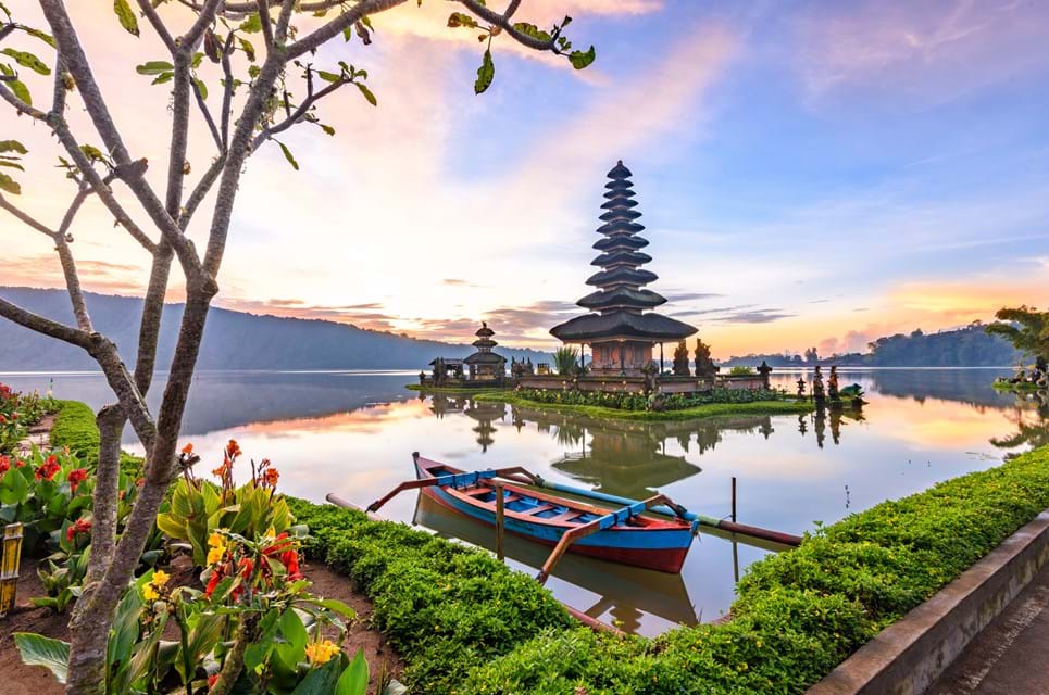 Bali Er Hjemsted For Smukke Templer, Der Kalder På Fordybelse. Foto. Simon Hack Dreamstime.Com