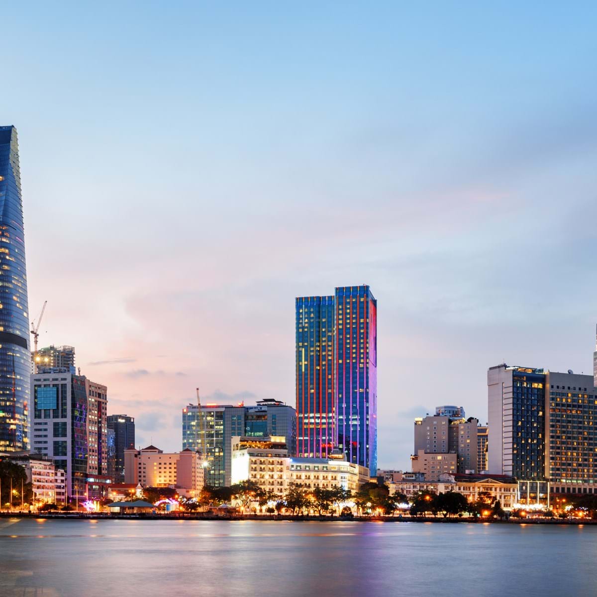 Solen Går Ned Over Ho Chi Minh City. En Moderne Storby Med En Fascinerende Historie. Foto. Dreamstime.