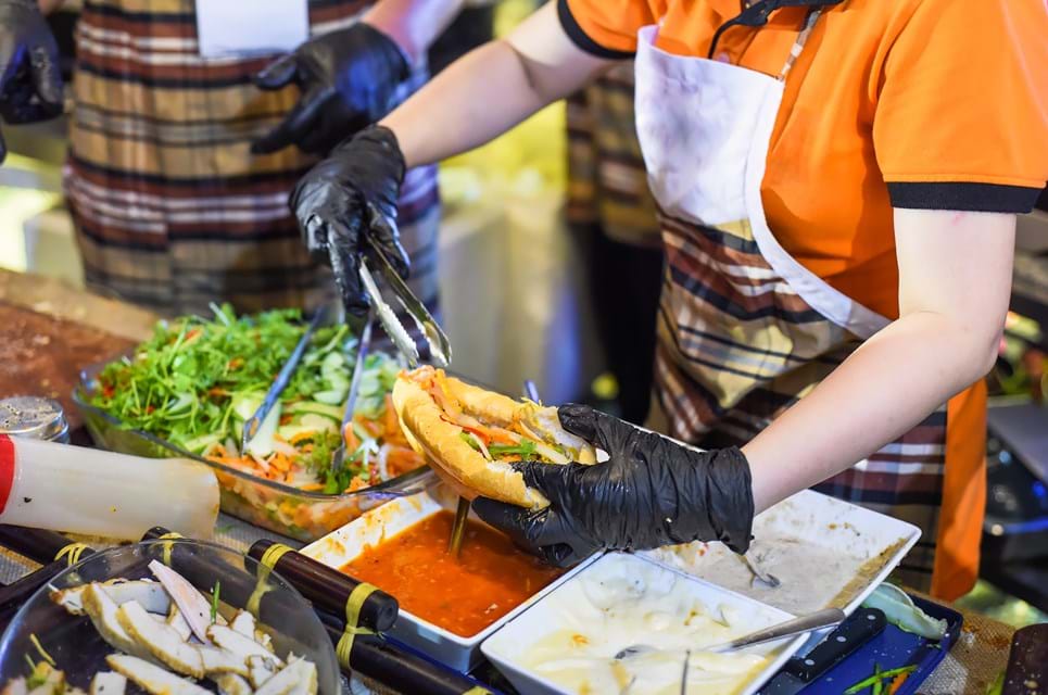 Banh Mi Er Muligvis Verdens Bedste Sandwich. Den Klassiske Franske Baguette Møder Vietnamnesiske Grøntsager. Foto. Dreamstime.