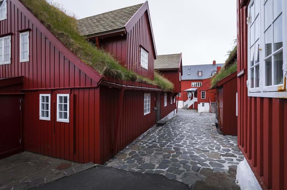 Tinganes Er Et Af Verdens Ældste Og Måske Også Hyggeligste Parlamenter. Foto. Bastian Linder