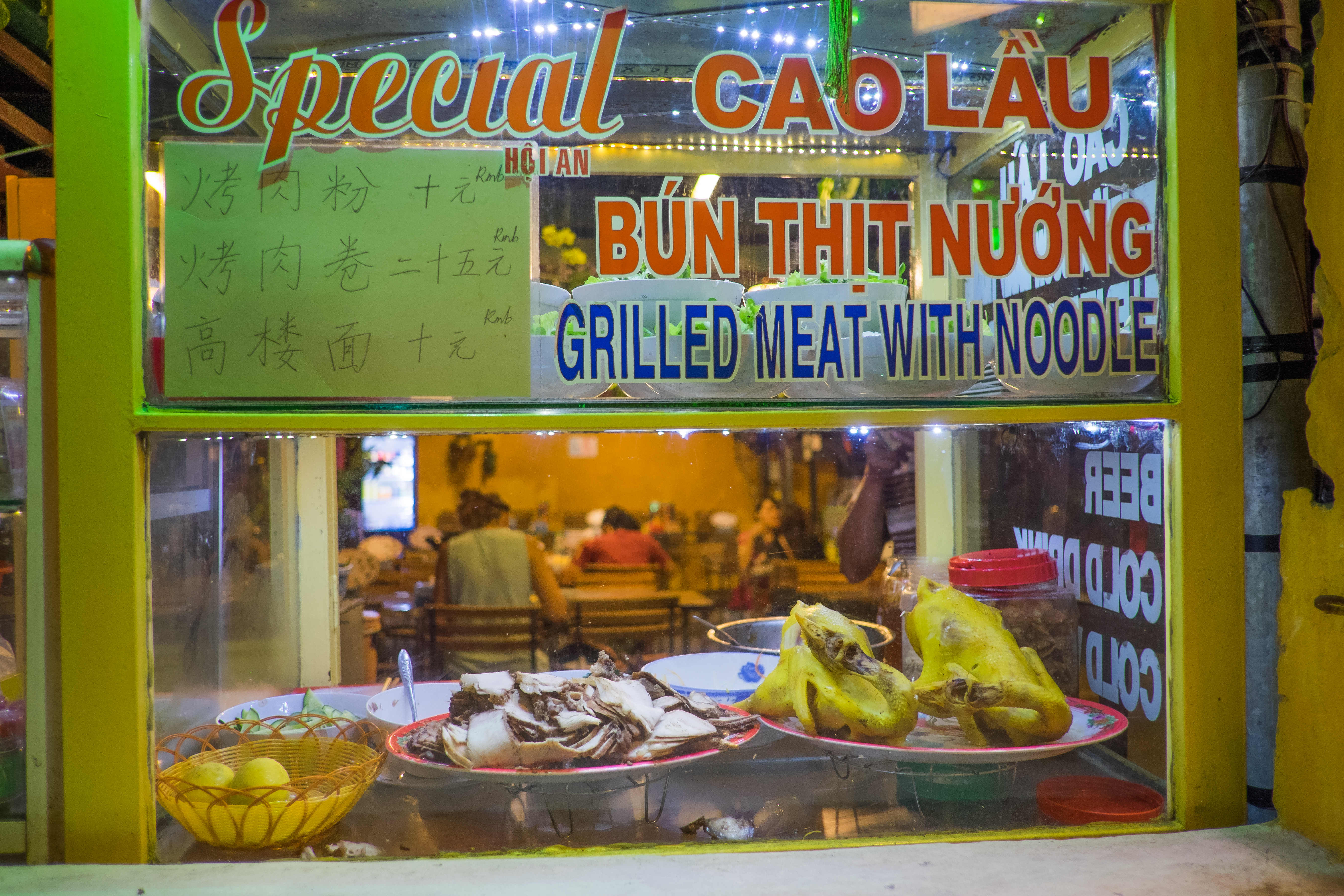 Konkurrencen Er Hård Mellem Gadens Kokke, Så Du Finder Den Bedste Mad Netop Der I Gadeplan. Foto. Steve Thomas.