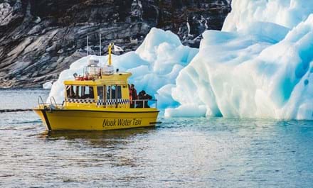 Et Af De Absolutte Højdepunkter På En Isfjordssejlads I Nuuk Fjord Er Synet Af De Mægtige Isbjerge, Som Man Kan Komme Helt Tæt På. PR Foto. Lasse Kyed. Nuuk Water Taxi
