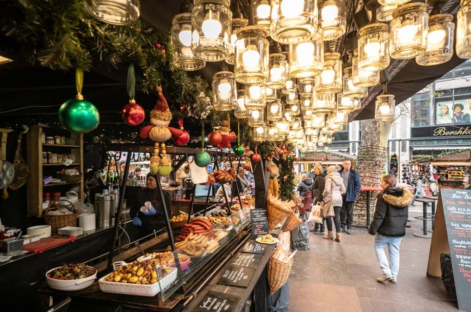Gademarkeder Og Street Food Hitter Året Rundt I Budapest. Foto. Calin Stan