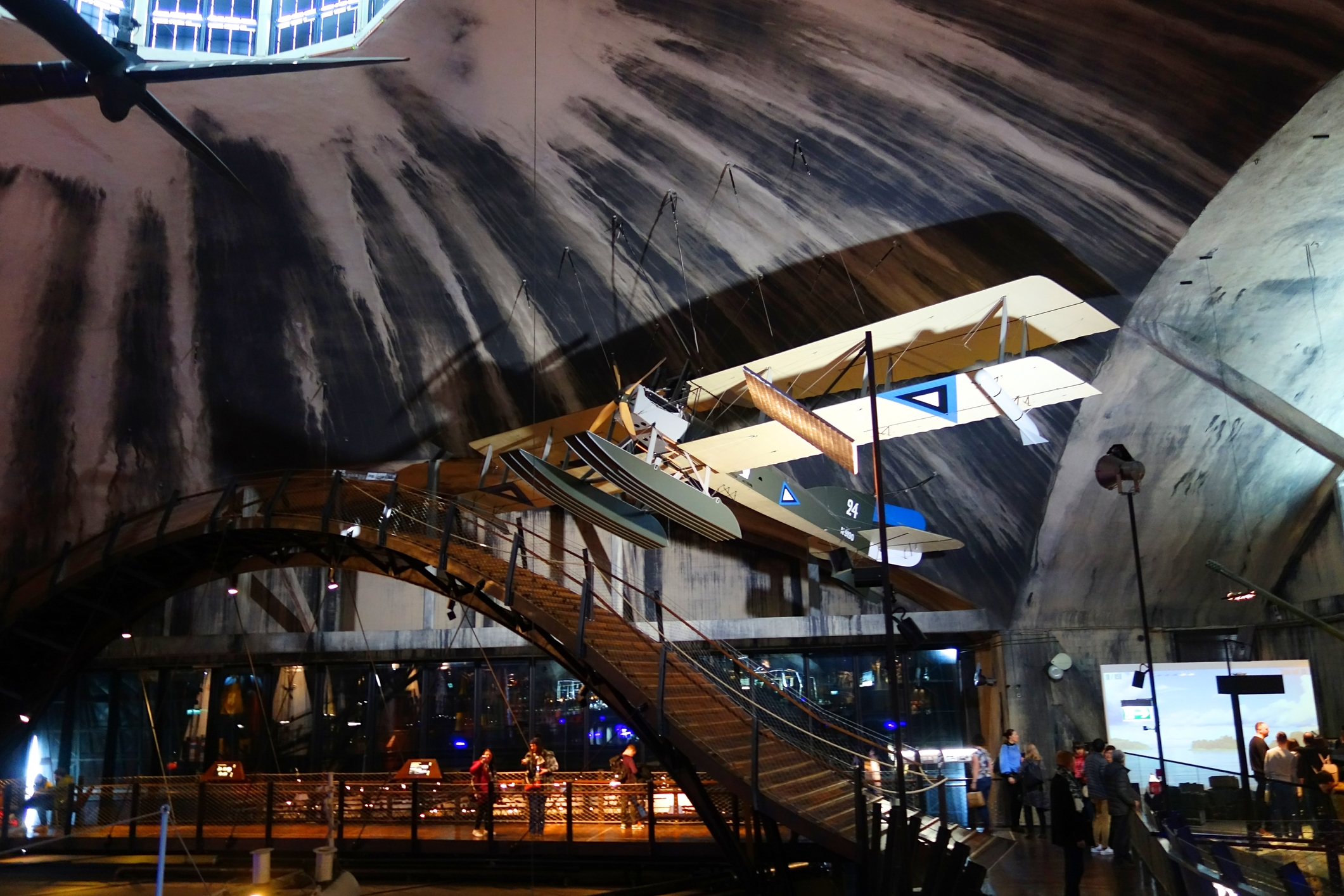 En Gammel Hangar I Tallinns Havn Er Nu Indrettet Som Et Fascinerende Museum For Blandt Andet Gamle Vandfly. Foto. Dreamstime