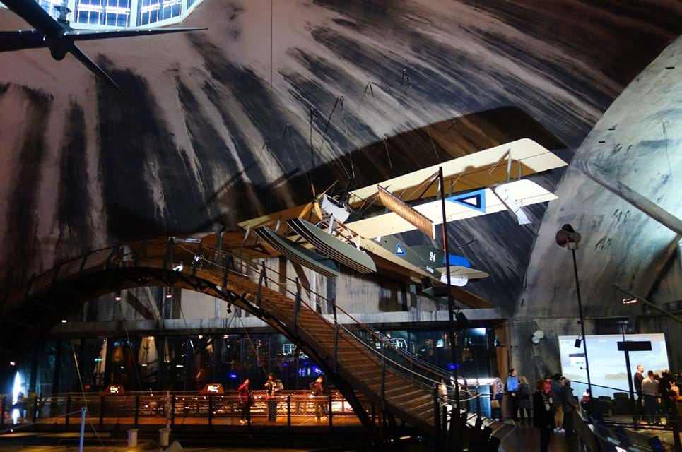 En Gammel Hangar I Tallinns Havn Er Nu Indrettet Som Et Fascinerende Museum For Blandt Andet Gamle Vandfly. Foto. Dreamstime