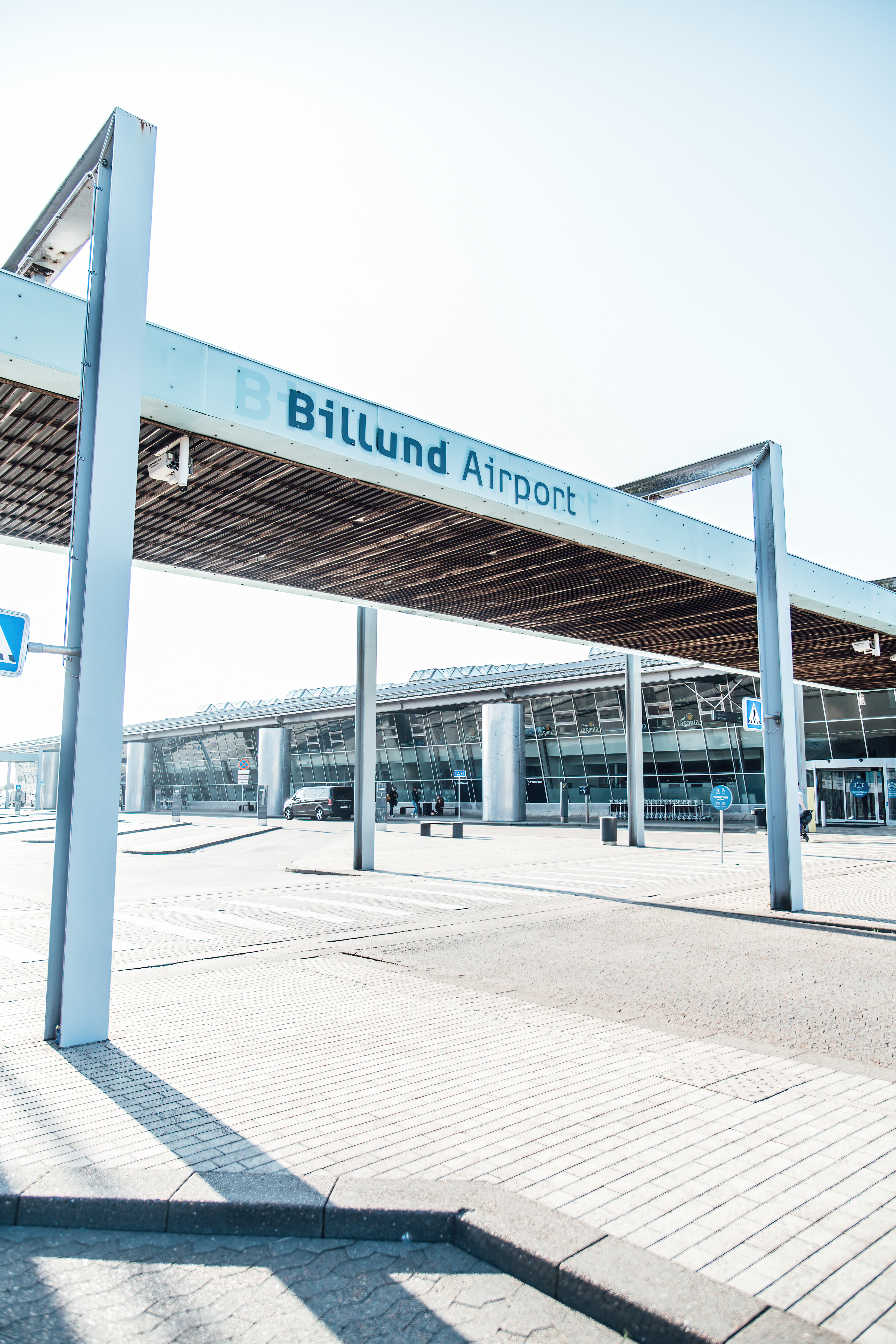 27 Aug 2021 Indgang Billund Airport Skilt 2 Oliver Kielstrup