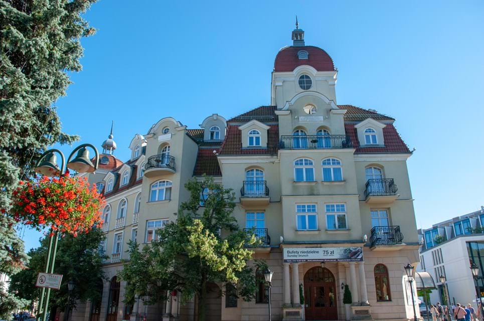 Dette Spa Hotel Er Et Godt Eksempel På Den Arkitektur, Som Gdansk Er Bygget Op Omkring, Og Gør Byen Til En Af Europas Smukkeste. Foto. Dreamstime.