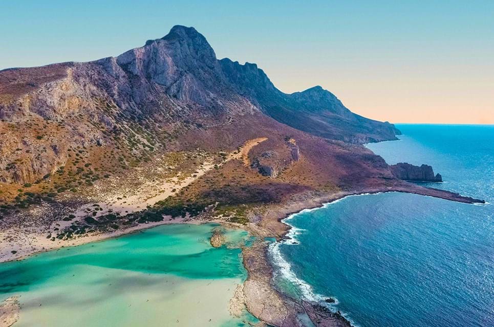 Kreta Er En Flot Blanding Af Brutale Bjerge Og Smuk Strand.