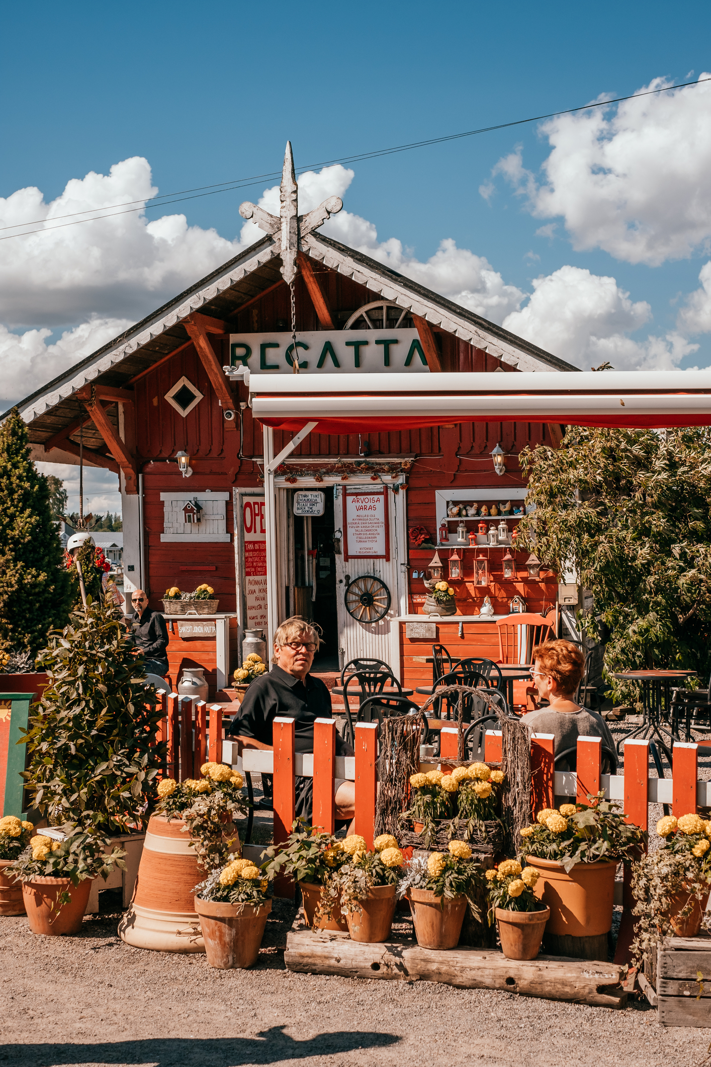 Et Lille Rødt Skur Er En Must Visit Cafe I Helsinki. Foto. Khrystyna Vartanova