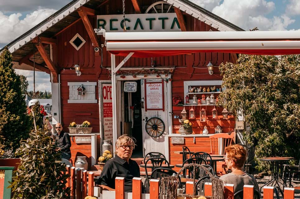 Et Lille Rødt Skur Er En Must Visit Cafe I Helsinki. Foto. Khrystyna Vartanova