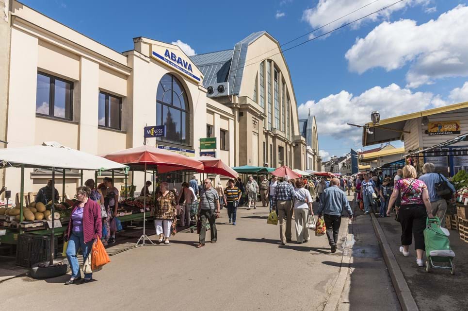 Central Market Er En Skøn Blanding Af Basar, Outlet, Madmarked Og Alt Muligt Andet Og Et Af Europas Største. Foto. Per Bjorkdahl Dreamstime.Com