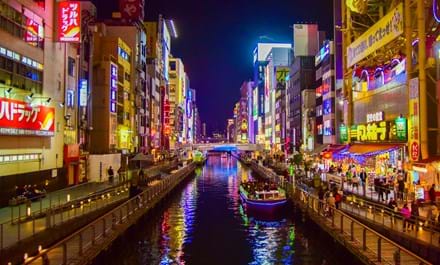 Tag På Aftenbådtur I Det Centrale Osaka