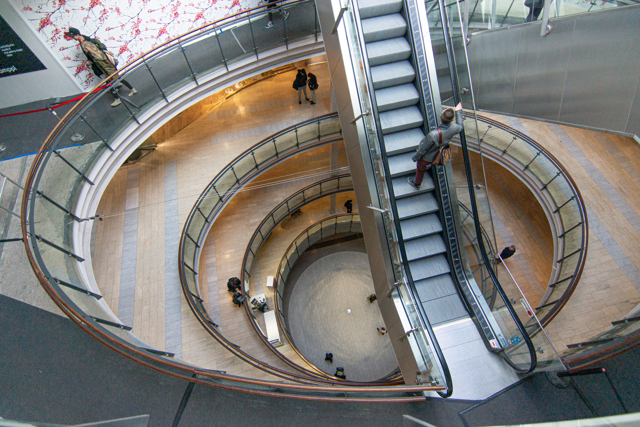 Det Er Ikke Et Sneglehus, Men Kamppi Shopping Center I Helsinki. Foto. Rogerio Argolo