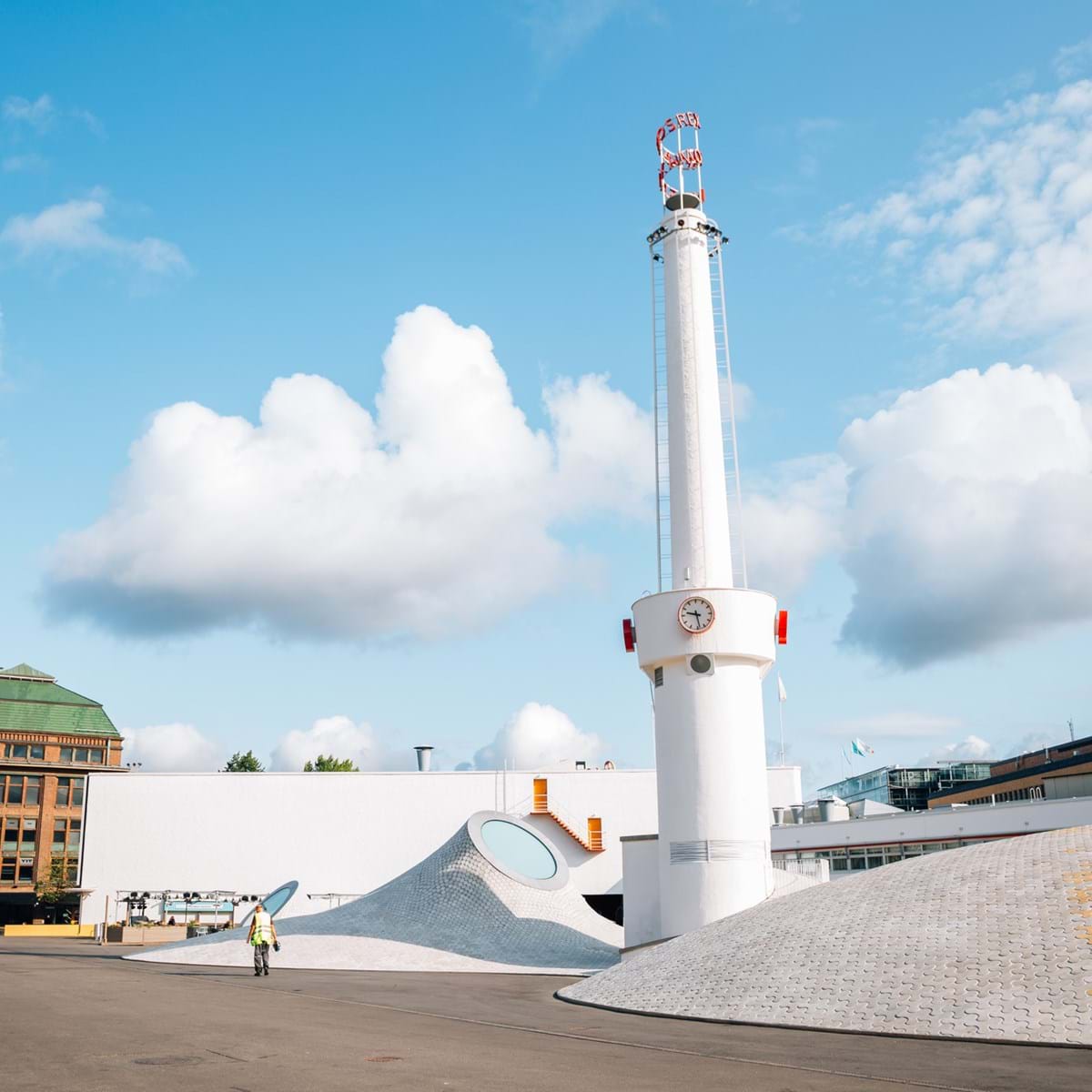 Helsinki Er Ikke Bange For Anderledes Arkitektur. Seneste Skud På Stammen Er Kunstmuseet Amos Rex, Der Minder Om Et Månelandskab. Foto. Sanga Park