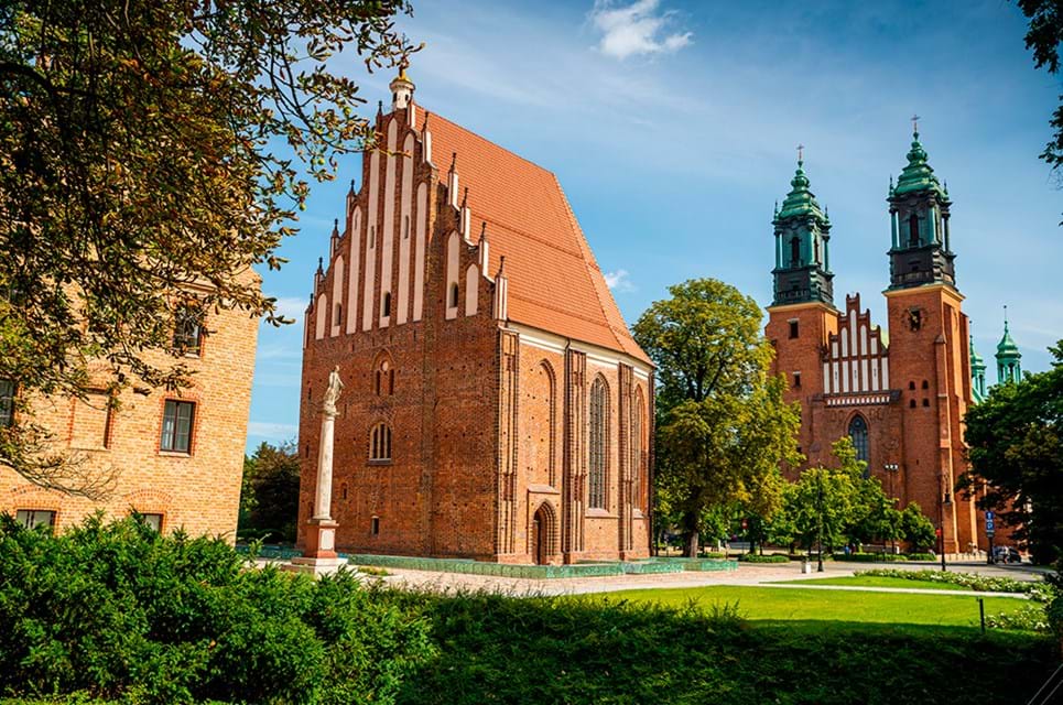 Gå En Tur Ud Til Den Smukke Katedral Ø Og Nyd Solskinnet