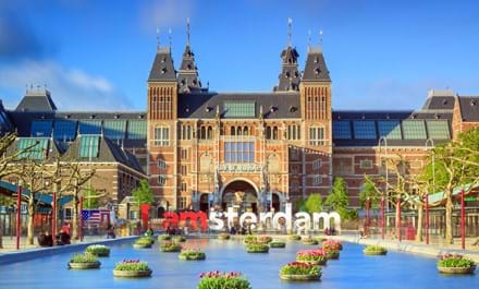Amsterdam I Foråret Rimer Naturligvis På Tulipaner. Foto. Dennis Van De Water
