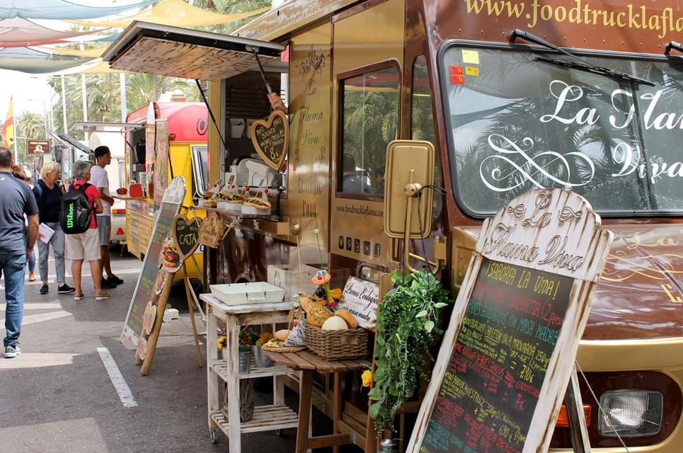 Det Sydlige Spanien Har En Stærk Og Ikke Mindst Smagfuld Tradition For Street Food. Foto. Jorge Moya Olcina