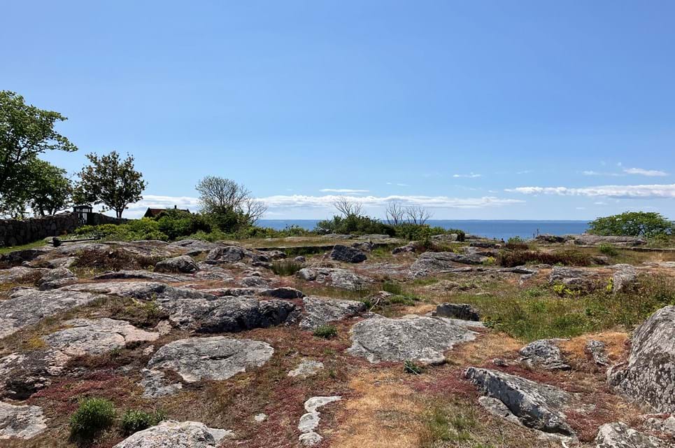 Klippelandskabet På Ertholmene Og Bornholm Er Unikt For Danmark Og Alene Rejsen Værd. Foto. Søren Sorgenfri