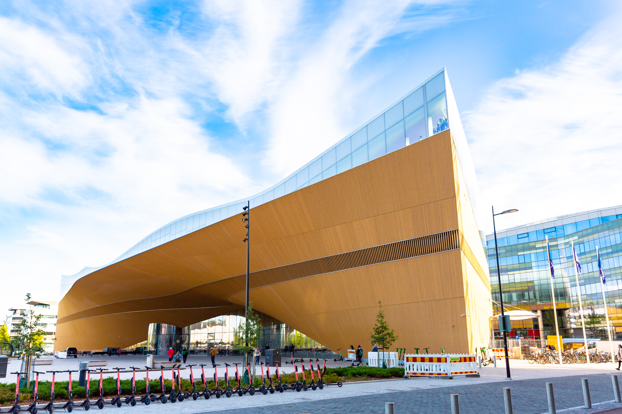 Glem Alt Om Dit Lokale Kommunebibliotek. Folk Rejser Til Helsinki Fra Hele Verden For At Se Oodi. Foto. Subodh Agnihotri