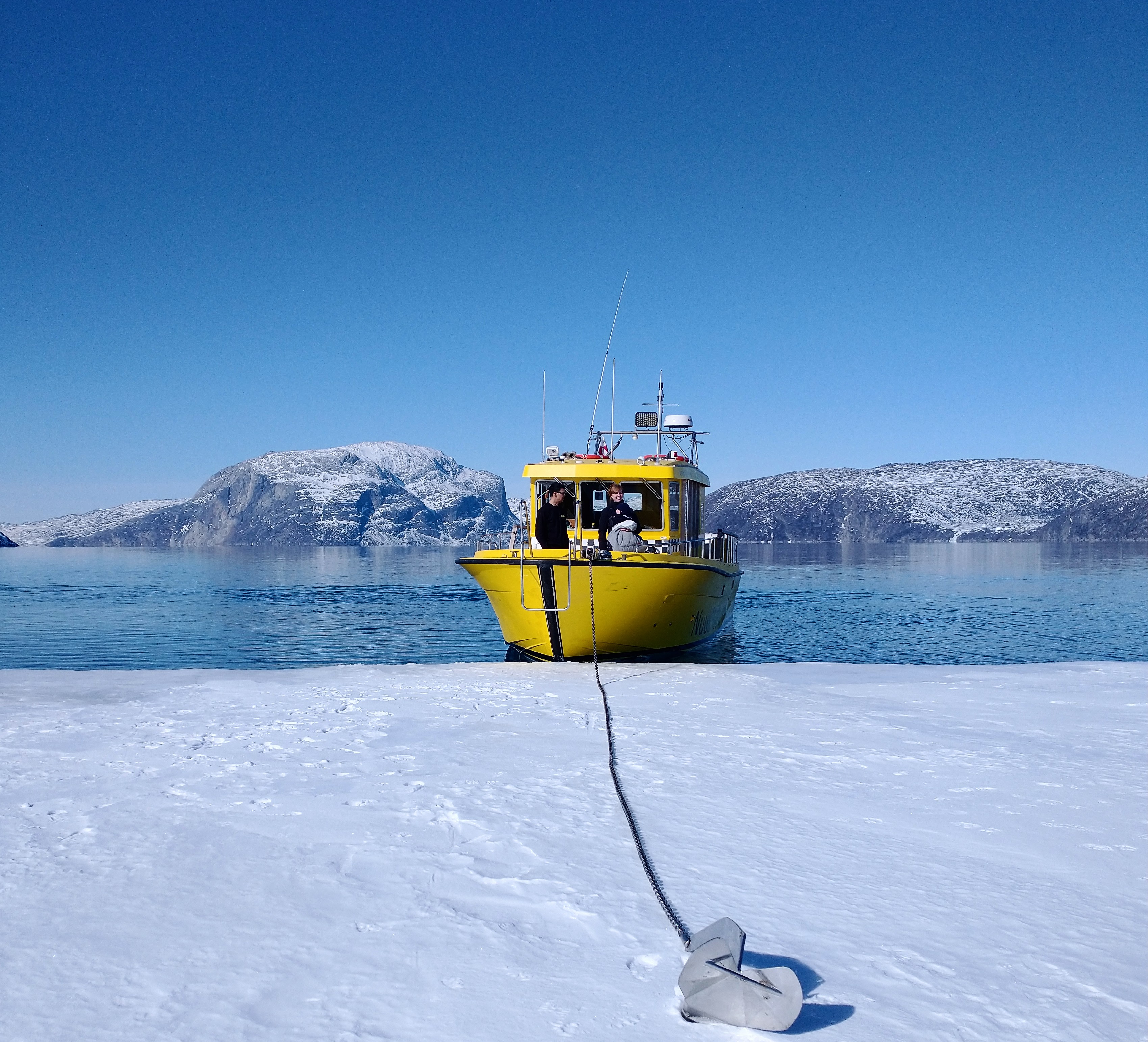 Kast Anker Og Gå Tur På Indlandsisen Og Nyd Den Smukke Stille Skønhed. Foto. Jakob Genz