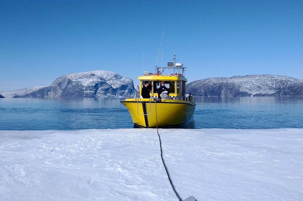 Kast Anker Og Gå Tur På Indlandsisen Og Nyd Den Smukke Stille Skønhed. Foto. Jakob Genz