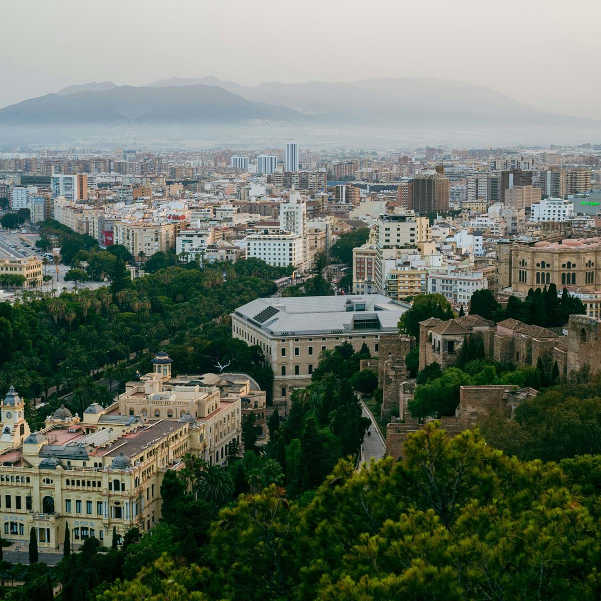 Det er udsigten til din vinterferie i Malaga fra byens mest berømte udsigtspunkt. Foto. Tuguldur Baatar