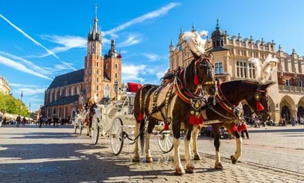 Hestevogne Paa Hovedtorvet I Krakow I En Sommerdag
