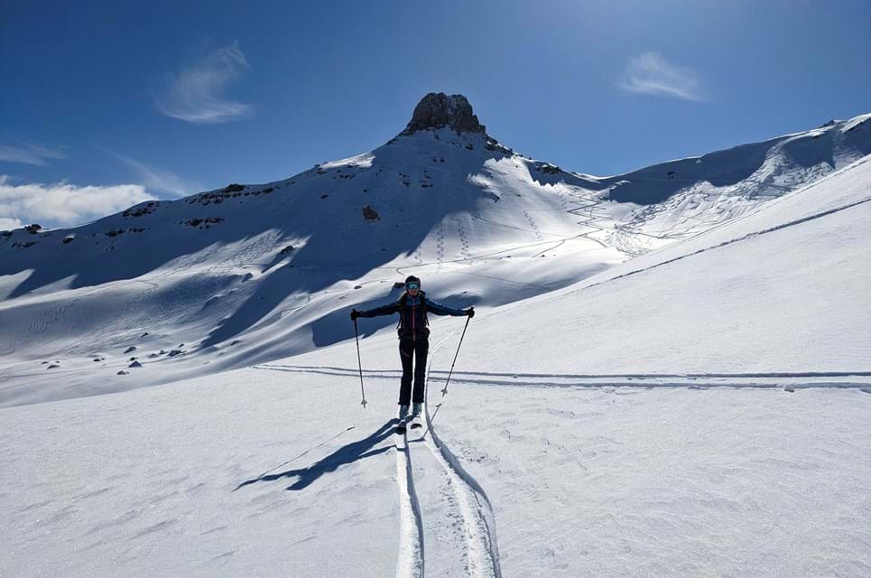 Sneen Er Faldet, Solen Skinner Og På Med Skiene I Områderne Ved Sankt Gallen. Foto. Simon Ganz