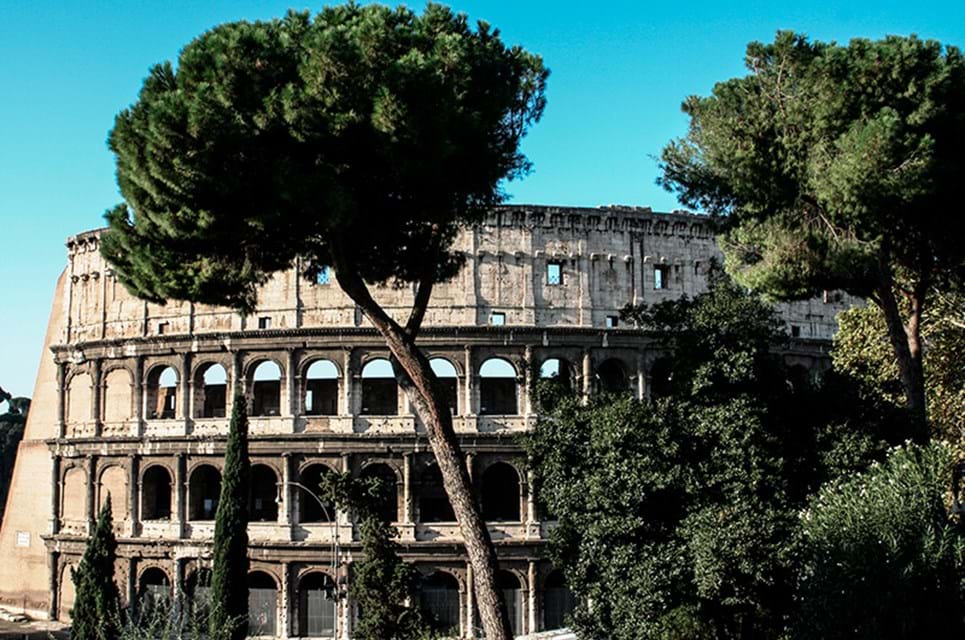 Gå Væk Fra Turismestrømmen Og Skyd Et Billede Til Din Insta Fra Parken Overfor Colossseum