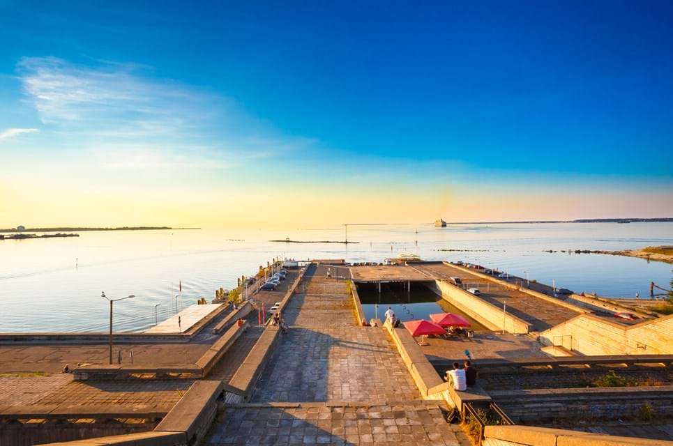 Linnahall Har Smuk Udsigt Til Tallinn Og Solopgangen. Foto. Dreamstime