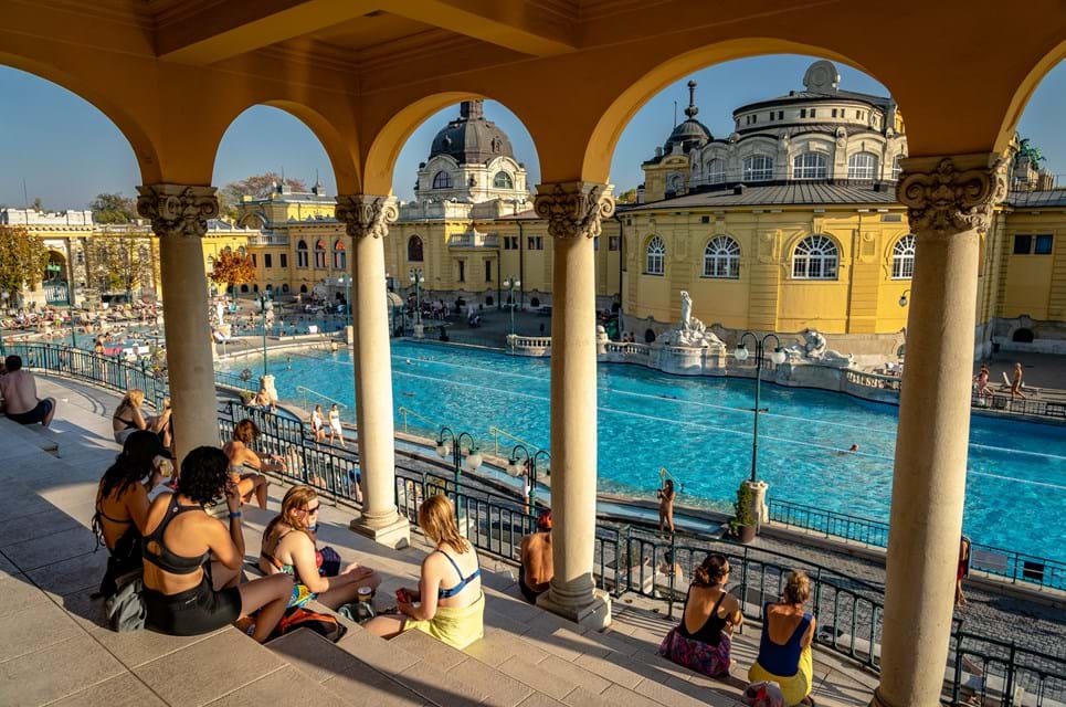 Et Besøg I De Termiske Bade Er Et Must I Budapest. Foto. Alexander Cimbal