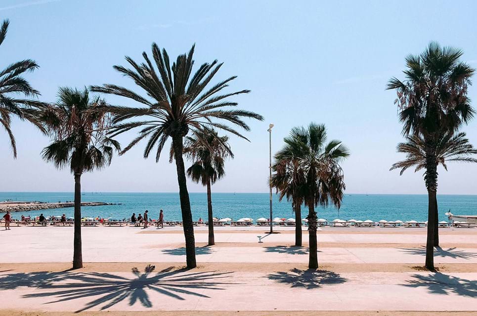 Søg Lidt Væk Fra Det Centrale Barcelona, Når Du Skal Bade