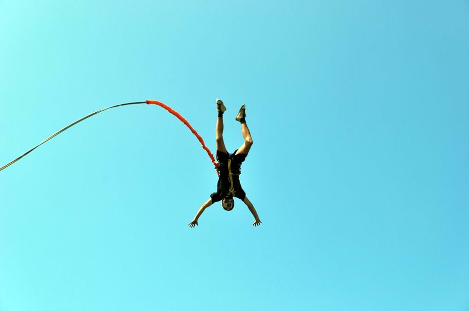 Hvilken Stil Vælger Du, Hvis Du Skal Springe Bungee Jump Ved Nanaimo. Foto. Dreamstime.