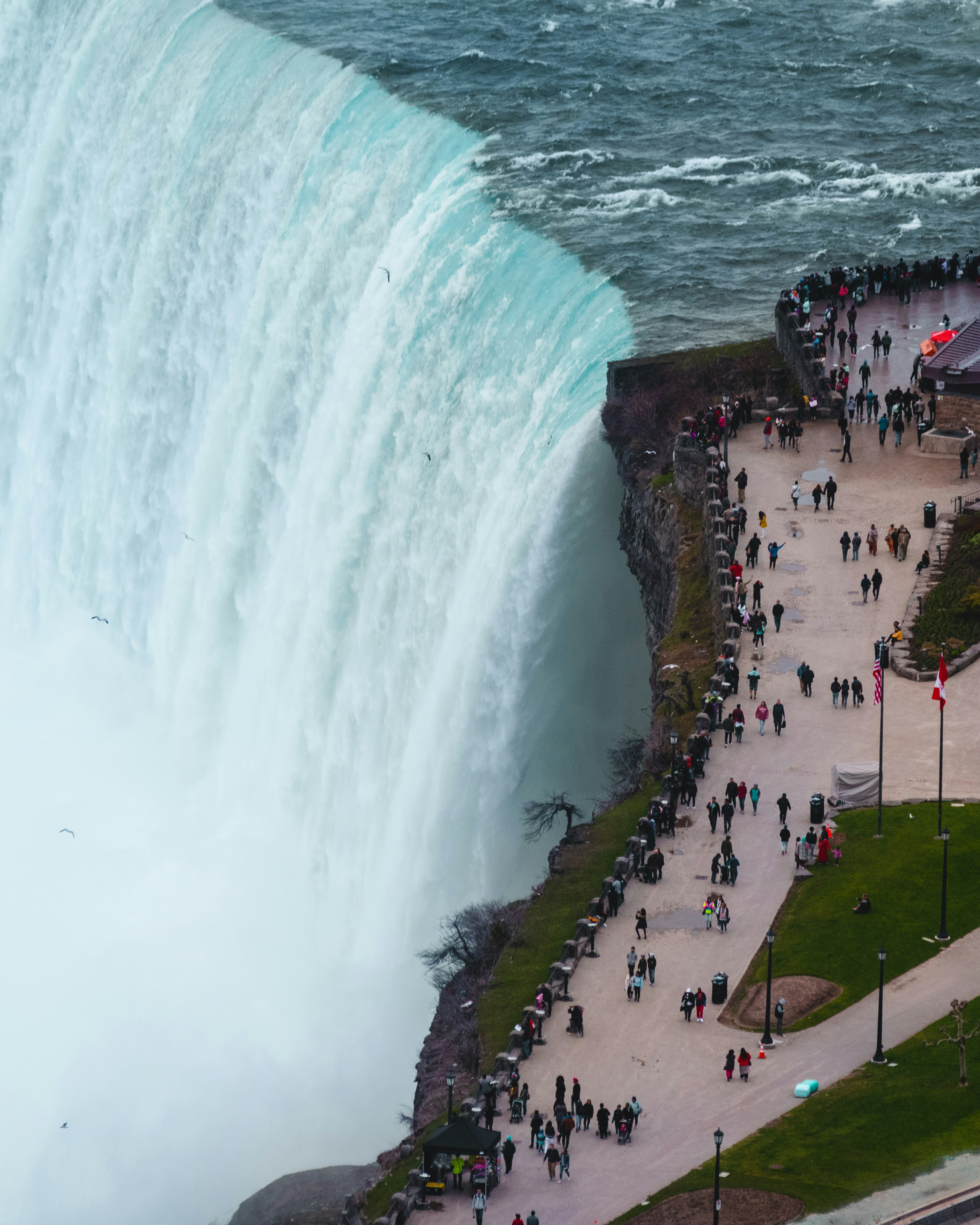 Niagara Falls Besøges Af Millioner Af Turister Hvert År. Foto. Aditya Chinchure